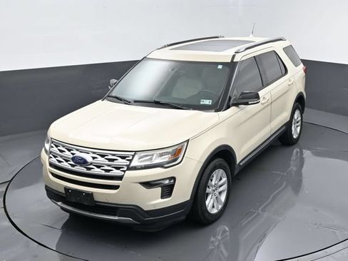 Certified 2018 Ford Explorer XLT w/ Equipment Group 202A AWD/4WD image 24
