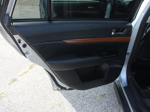 Used 2013 Subaru Outback 2.5i Limited AWD/4WD image 37