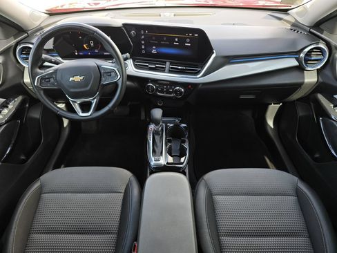 Used 2025 Chevrolet Trax LT w/ Driver Confidence Package FWD image 18