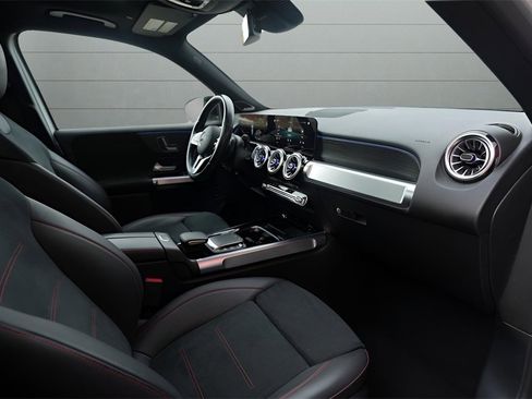 Used 2023 Mercedes-Benz GLB 250 image 40