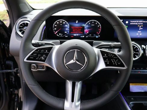 Used 2025 Mercedes-Benz GLB 250 4MATIC image 31