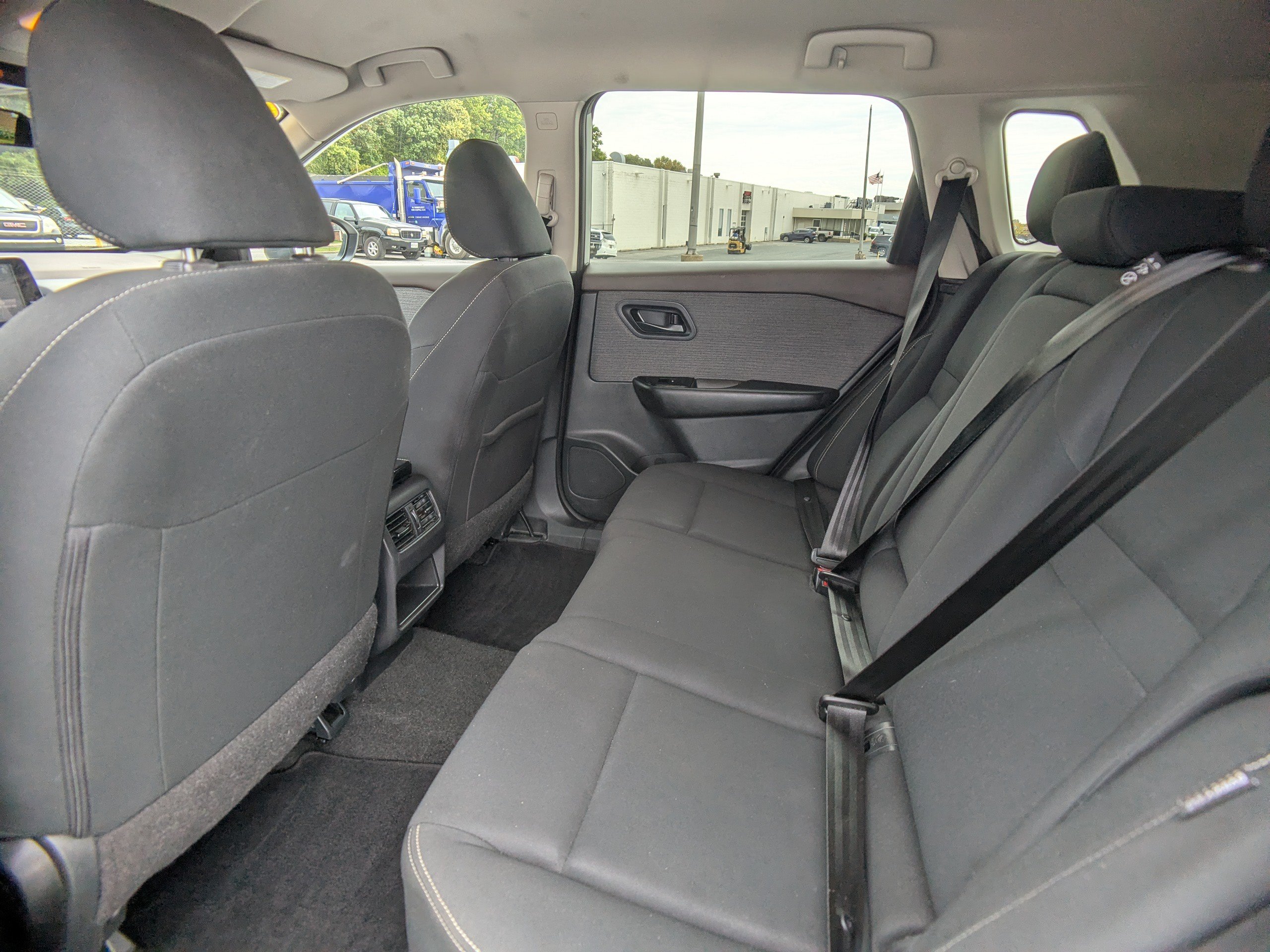 Used 2023 Nissan Rogue S FWD image 14