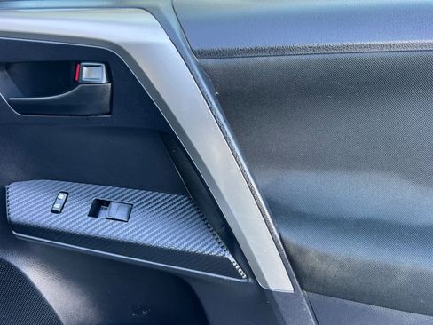 Used 2013 Toyota RAV4 XLE image 18