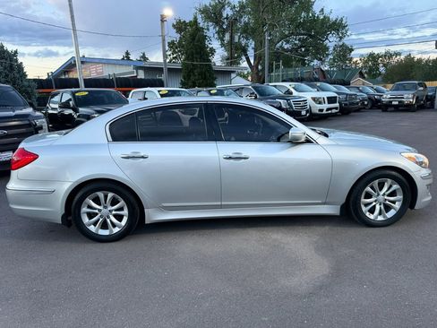 Used 2013 Hyundai Genesis 3.8 RWD image 10