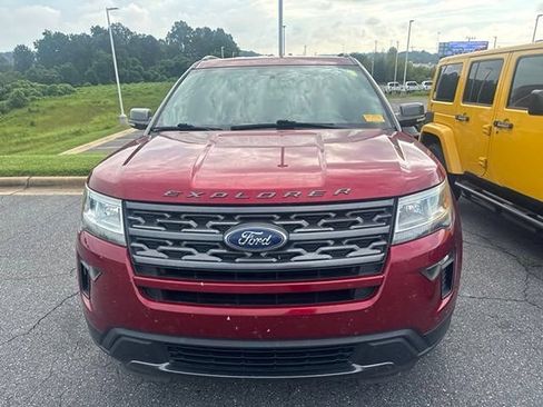Used 2018 Ford Explorer XLT w/ Equipment Group 202A FWD image 2