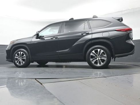 Certified 2023 Toyota Highlander XLE image 37