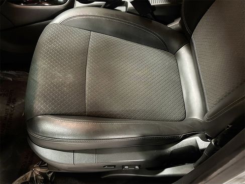 Used 2022 Buick Encore Preferred w/ Safety Package image 20