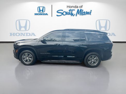 Used 2025 Chevrolet Traverse LT FWD image 4