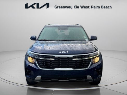 Certified 2025 Kia Seltos EX AWD/4WD image 2