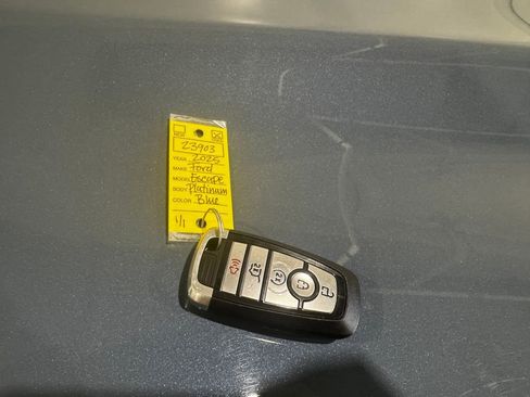 Used 2025 Ford Escape Platinum AWD/4WD image 42