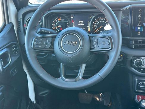 Used 2025 Jeep Wrangler Rubicon image 12