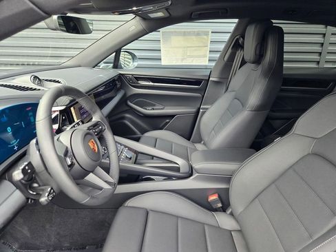 New 2026 Porsche Macan 4 Electric image 26