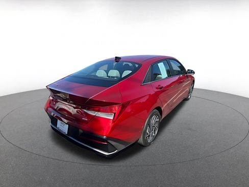 Used 2025 Hyundai Elantra Limited FWD image 7