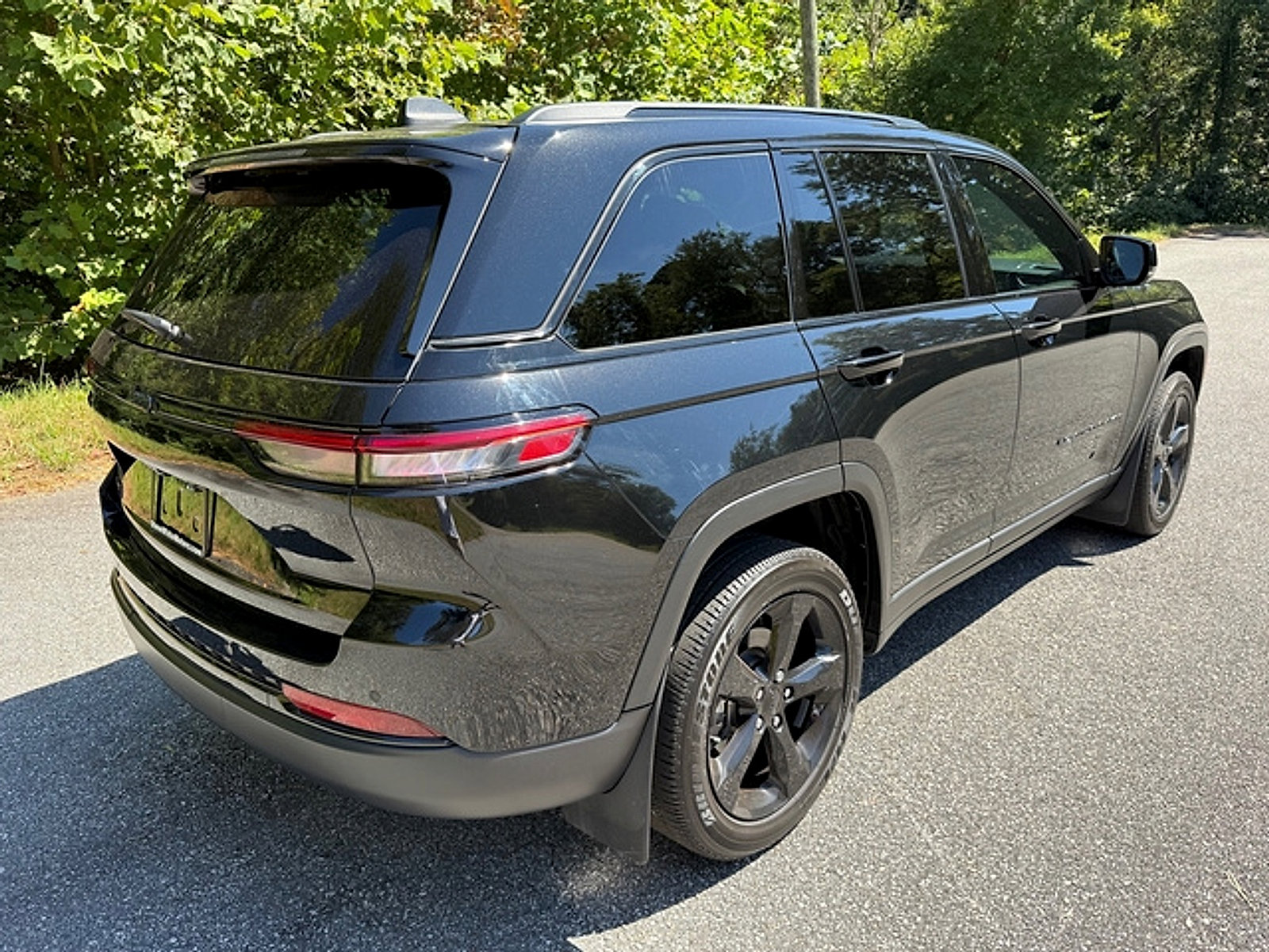 Used 2024 Jeep Grand Cherokee Altitude AWD/4WD image 6