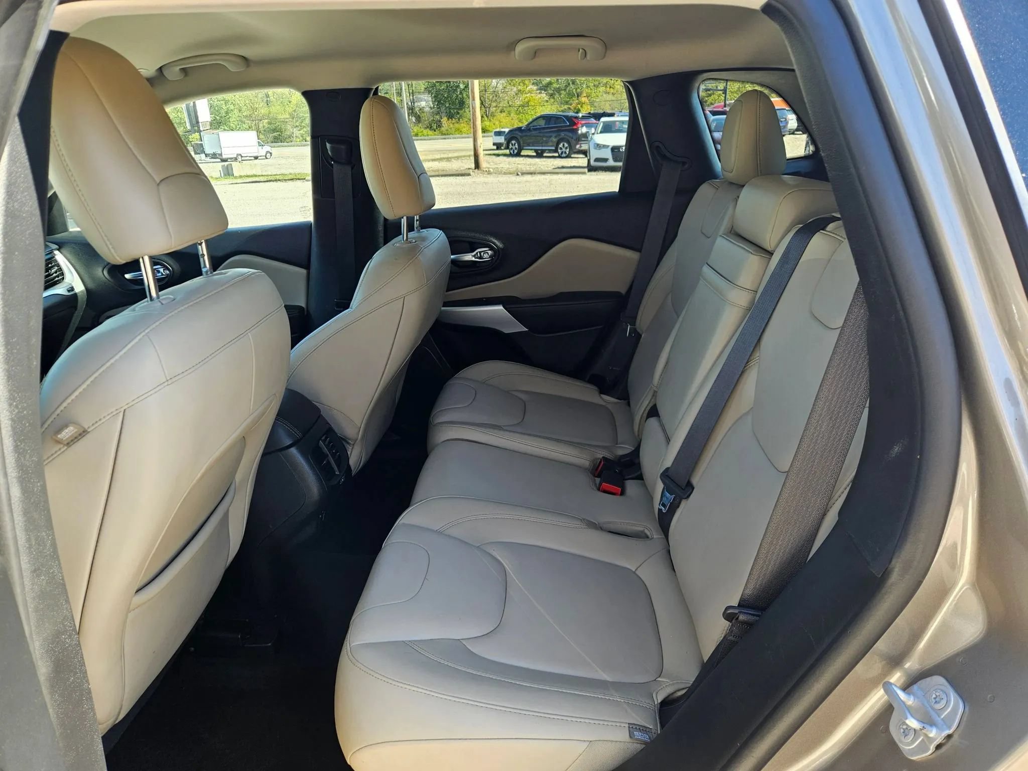 Used 2018 Jeep Cherokee Limited FWD image 15