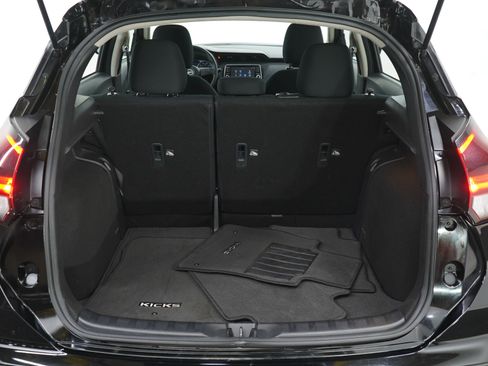 Used 2024 Nissan Kicks S image 9