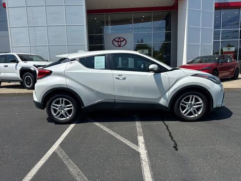 Used 2021 Toyota C-HR LE FWD image 2