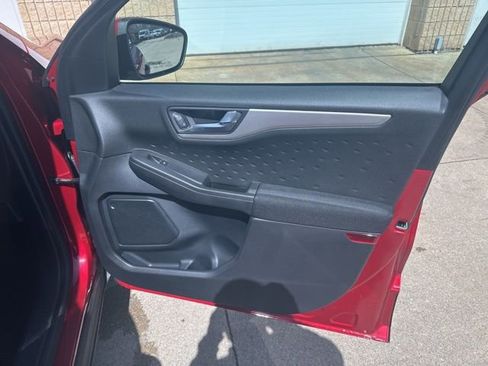 Used 2020 Ford Escape SE image 21