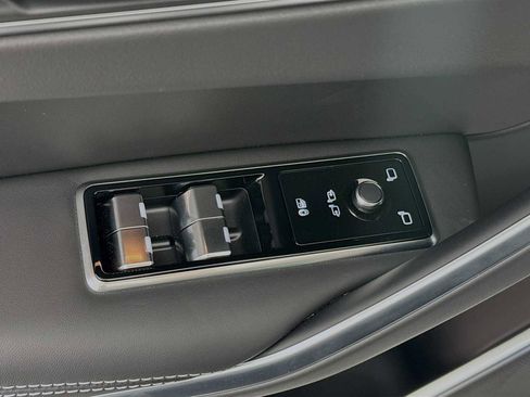 New 2025 Jaguar F-PACE R-Dynamic S image 19