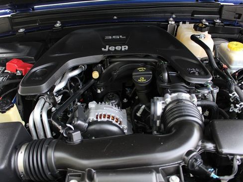 Used 2018 Jeep Wrangler Unlimited Sahara image 62