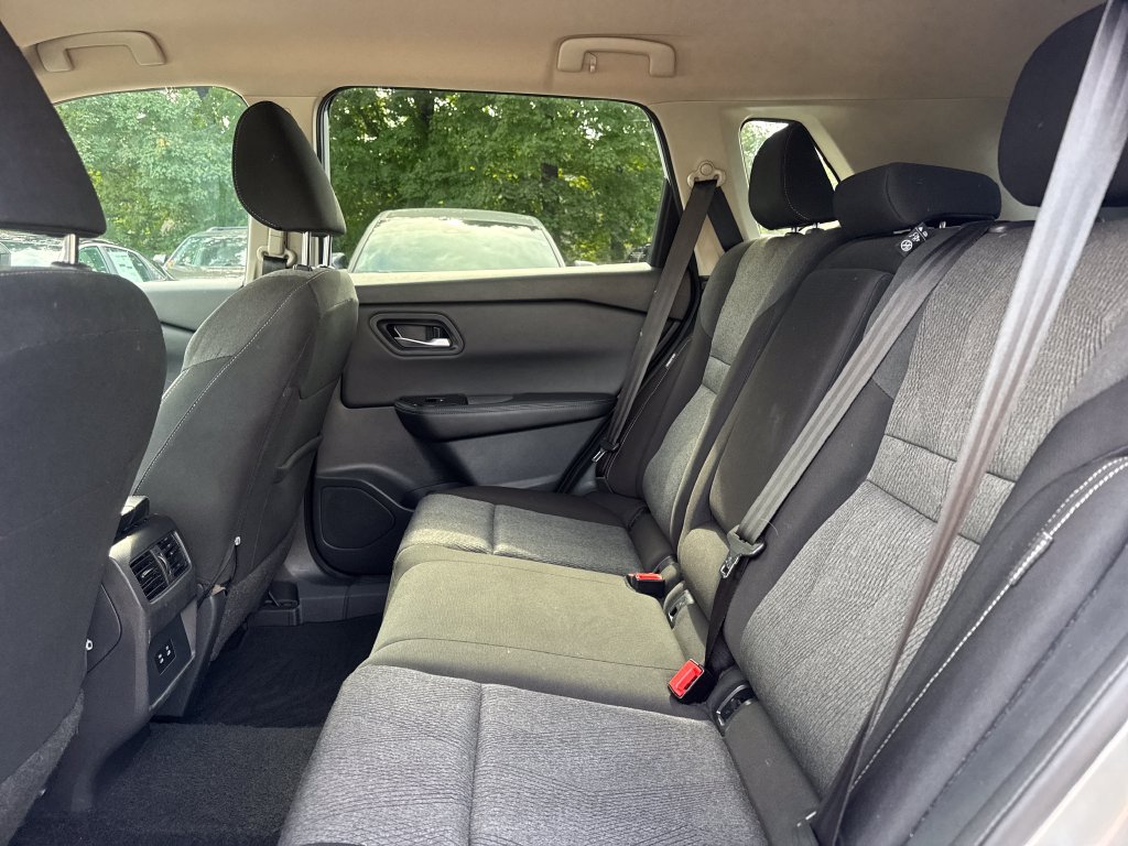 Used 2025 Nissan Rogue SV FWD image 11