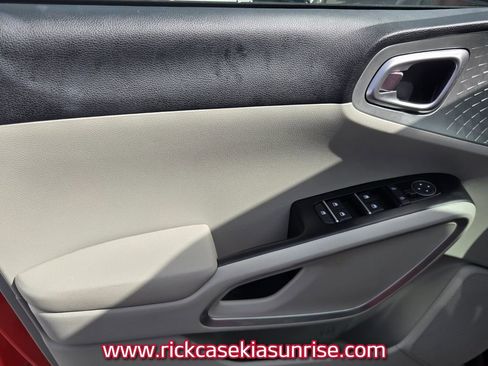 Used 2023 Kia Soul LX w/ LX Technology Package FWD image 11