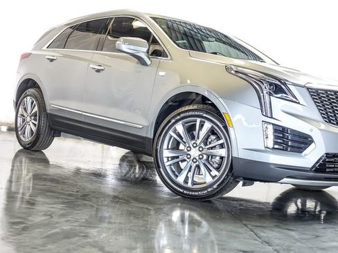 Certified 2025 Cadillac XT5 Premium Luxury w/ LPO, Floor Liner Package FWD image 5