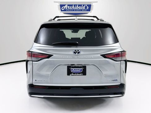 Used 2025 Toyota Sienna Platinum AWD/4WD image 7