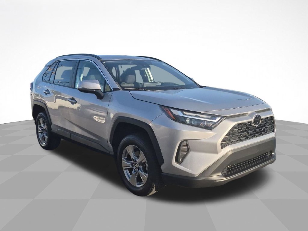 Used 2024 Toyota RAV4 XLE AWD/4WD image 3