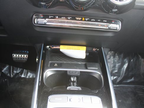 Certified 2025 Mercedes-Benz GLB 250 image 36