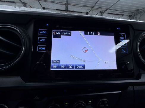 Used 2018 Toyota Tacoma TRD Off-Road w/ Technology Package AWD/4WD image 24