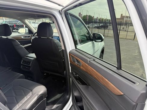 Used 2025 Volkswagen Atlas SE FWD image 20