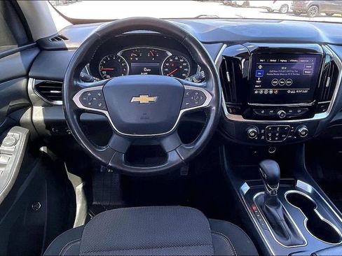 Used 2021 Chevrolet Traverse LT image 8
