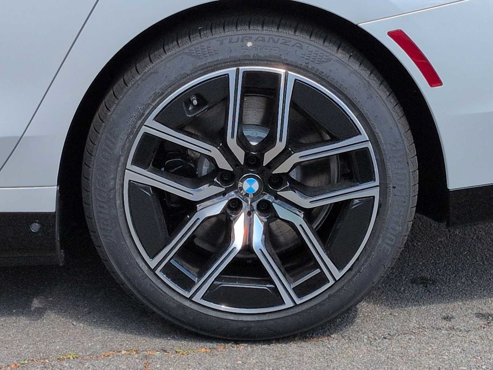 Used 2026 BMW i7 xDrive60 w/ Executive Package AWD/4WD image 14