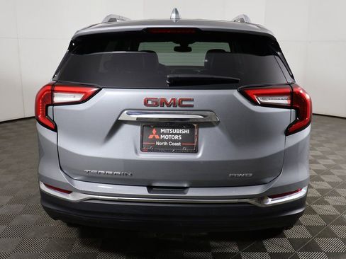 Used 2024 GMC Terrain SLT image 11