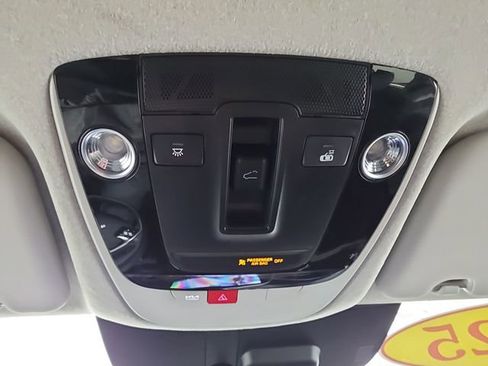 Certified 2025 Kia Niro EX Touring image 27