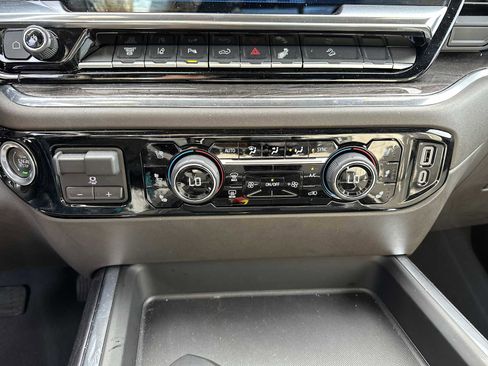 Used 2025 Chevrolet Silverado 2500 LTZ w/ Z71 Chrome Sport Edition image 19