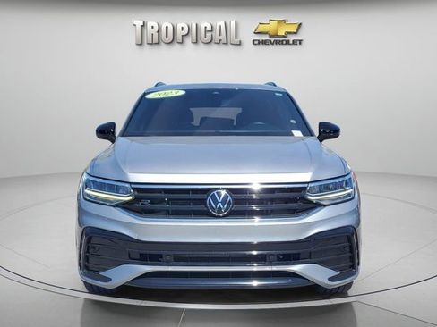 Used 2023 Volkswagen Tiguan SE R-Line image 2