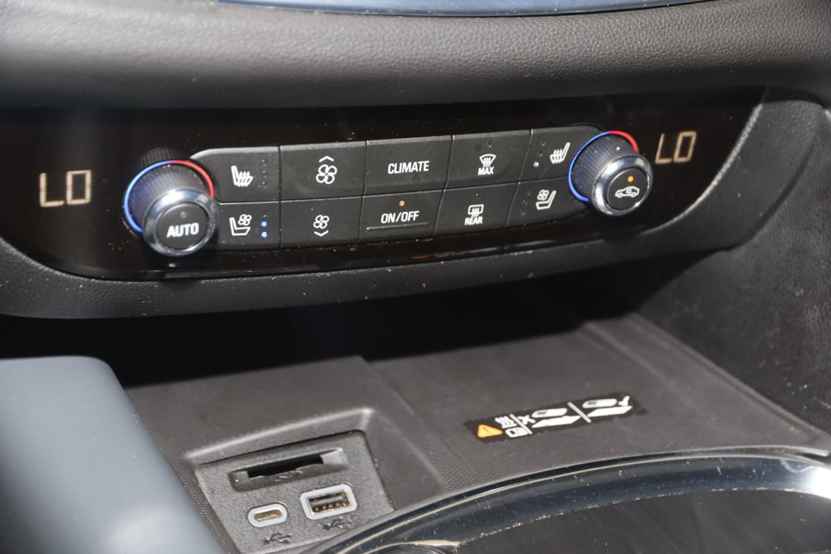 Used 2024 Buick Enclave Premium FWD image 26