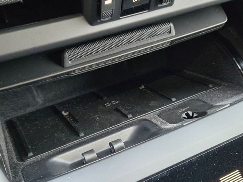 New 2025 Porsche Macan 4S Electric image 19