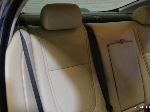 Used 2012 Jaguar XF image 24