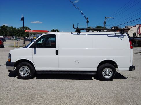 Used 2018 Chevrolet Express 2500 w/ Driver Convenience Package RWD image 4