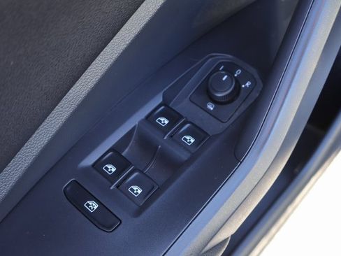 Used 2019 Volkswagen Jetta R-Line image 11