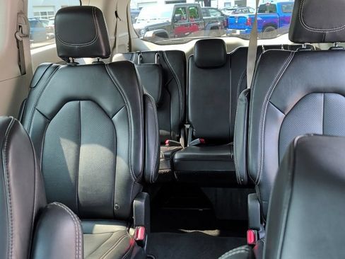 Used 2024 Chrysler Pacifica Touring-L FWD image 15