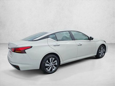 Used 2025 Nissan Altima 2.5 S FWD image 2
