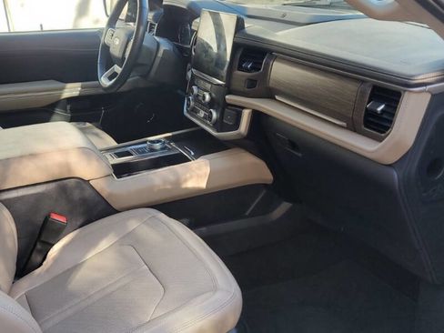 Used 2023 Ford Expedition Max Limited image 10