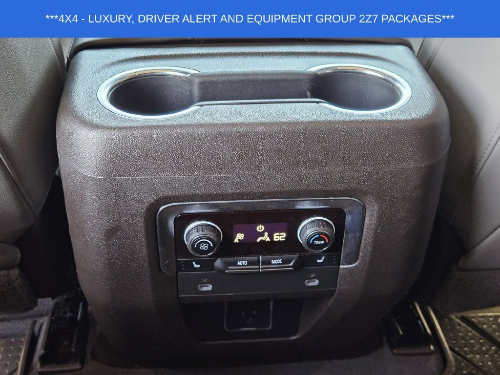 Used 2021 Chevrolet Tahoe Z71 w/ Luxury Package AWD/4WD image 31