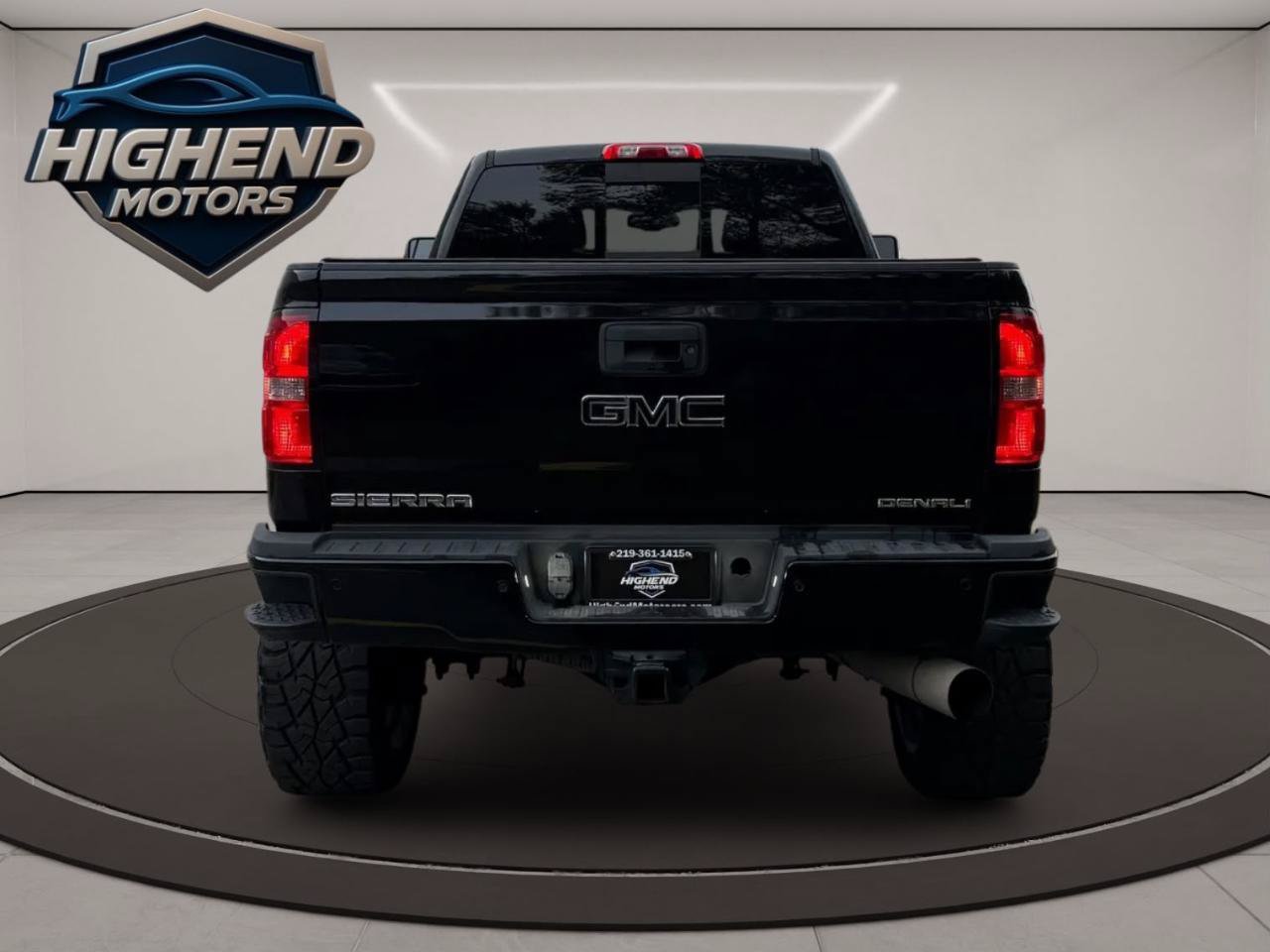 Used 2018 GMC Sierra 2500 Denali w/ Suspension Package, Off-Road AWD/4WD image 4