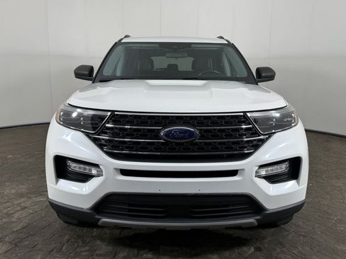 Used 2021 Ford Explorer XLT w/ Equipment Group 202A AWD/4WD image 2