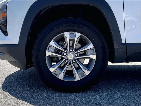 Used 2025 Chevrolet Equinox LT AWD/4WD image 7
